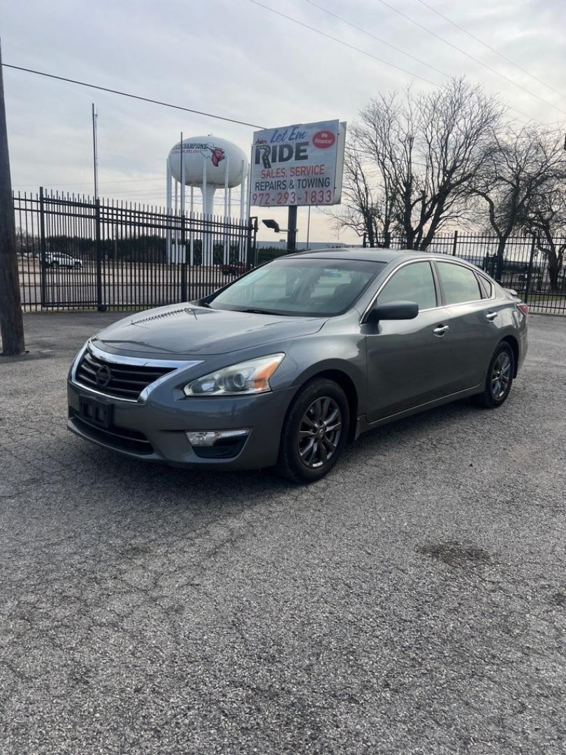 2015 GRAY NISSAN ALTIMA 2.5 (1N4AL3AP6FC) with an 2.5L engine, Continuously Variable transmission, located at 1507 S Hwy 67, Cedar Hill, TX, 75104, (972) 293-1833, 32.556370, -96.973297- Photo#0