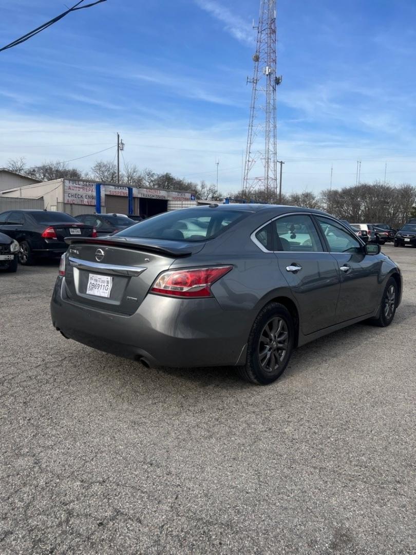 2015 GRAY NISSAN ALTIMA 2.5 (1N4AL3AP6FC) with an 2.5L engine, Continuously Variable transmission, located at 1507 S Hwy 67, Cedar Hill, TX, 75104, (972) 293-1833, 32.556370, -96.973297- Photo#2
