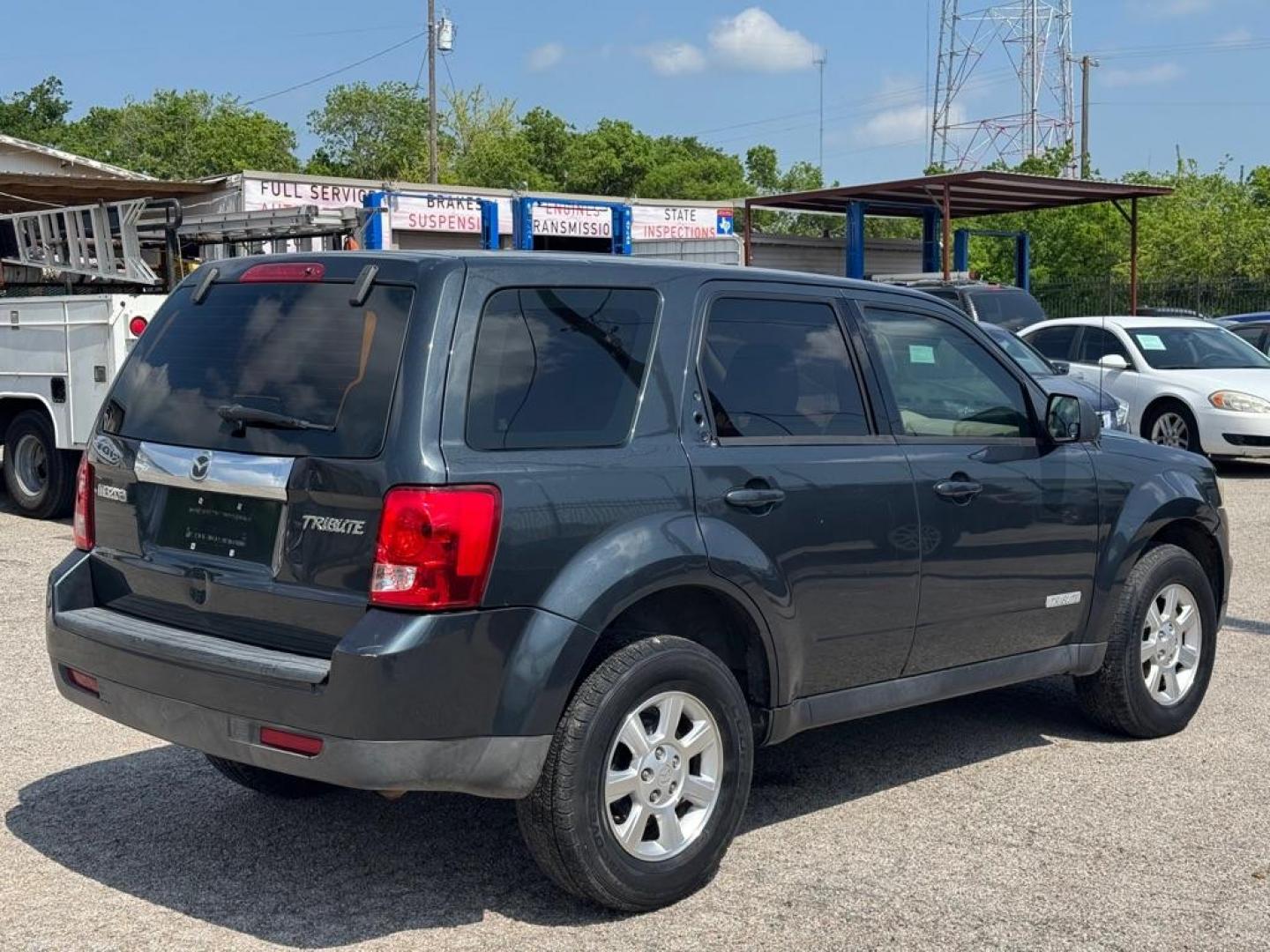 2008 GRAY MAZDA TRIBUTE I (4F2CZ02Z18K) with an 2.3L engine, Automatic transmission, located at 1507 S Hwy 67, Cedar Hill, TX, 75104, (972) 293-1833, 32.556370, -96.973297 - Photo#2