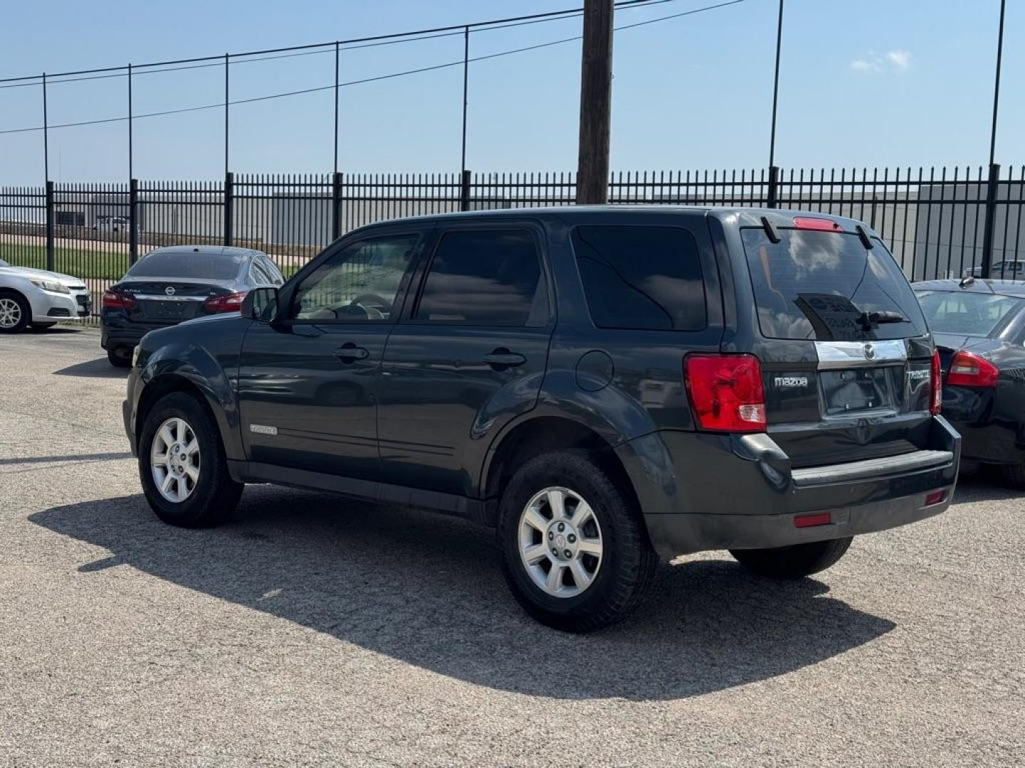 2008 GRAY MAZDA TRIBUTE I (4F2CZ02Z18K) with an 2.3L engine, Automatic transmission, located at 1507 S Hwy 67, Cedar Hill, TX, 75104, (972) 293-1833, 32.556370, -96.973297 - Photo#3