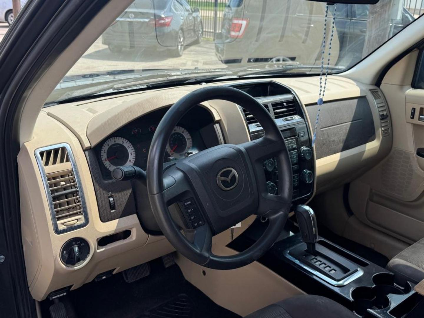 2008 GRAY MAZDA TRIBUTE I (4F2CZ02Z18K) with an 2.3L engine, Automatic transmission, located at 1507 S Hwy 67, Cedar Hill, TX, 75104, (972) 293-1833, 32.556370, -96.973297 - Photo#4