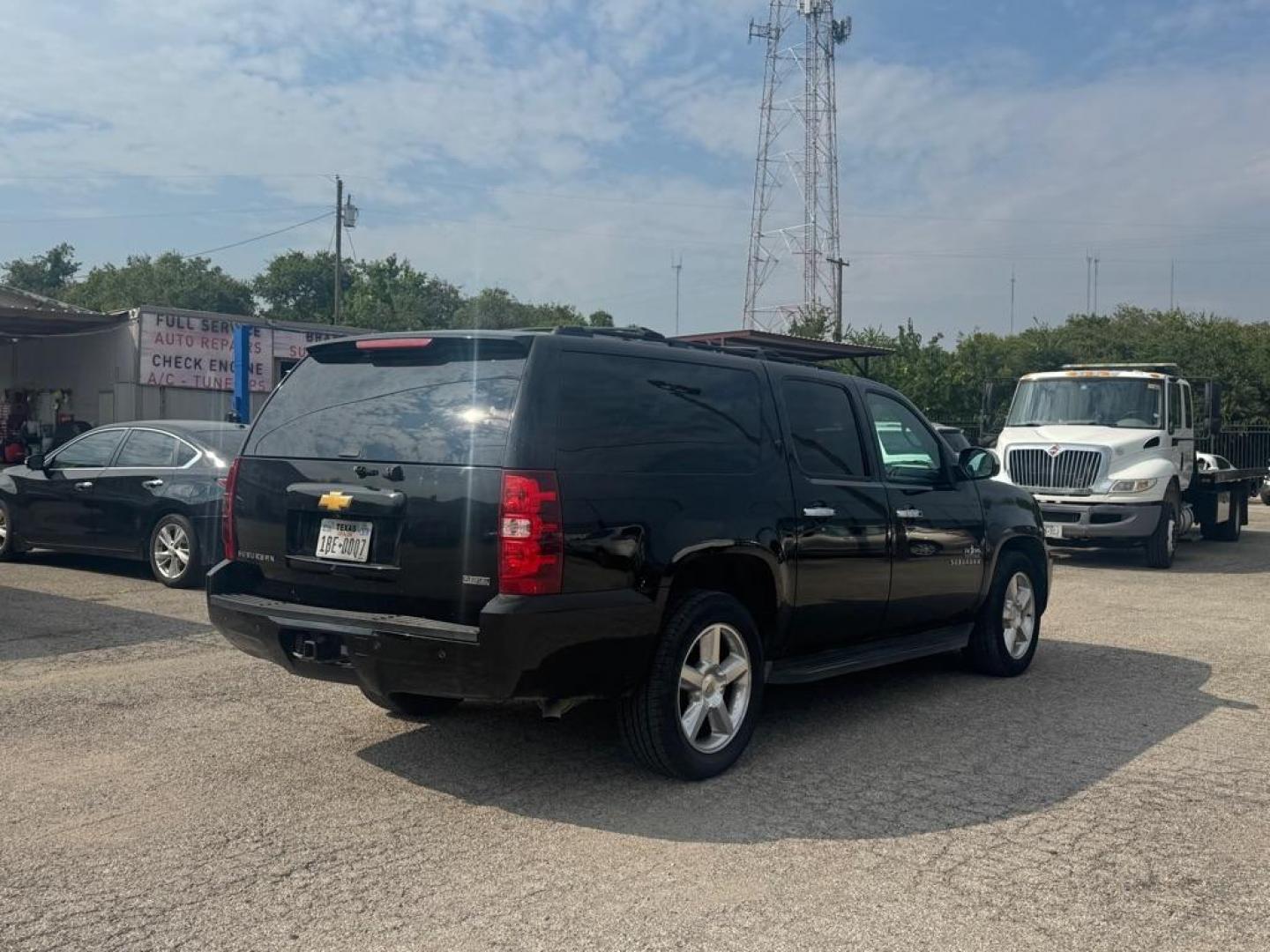 2012 BLACK CHEVROLET SUBURBAN 1500 LS (1GNSCHE05CR) with an 5.3L engine, Automatic transmission, located at 1507 S Hwy 67, Cedar Hill, TX, 75104, (972) 293-1833, 32.556370, -96.973297 - Photo#2