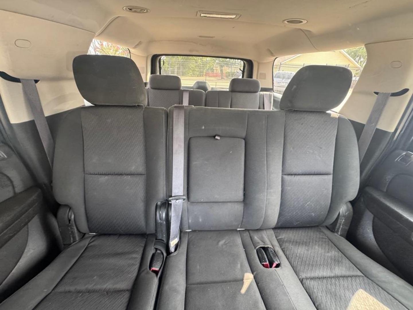2012 BLACK CHEVROLET SUBURBAN 1500 LS (1GNSCHE05CR) with an 5.3L engine, Automatic transmission, located at 1507 S Hwy 67, Cedar Hill, TX, 75104, (972) 293-1833, 32.556370, -96.973297 - Photo#6