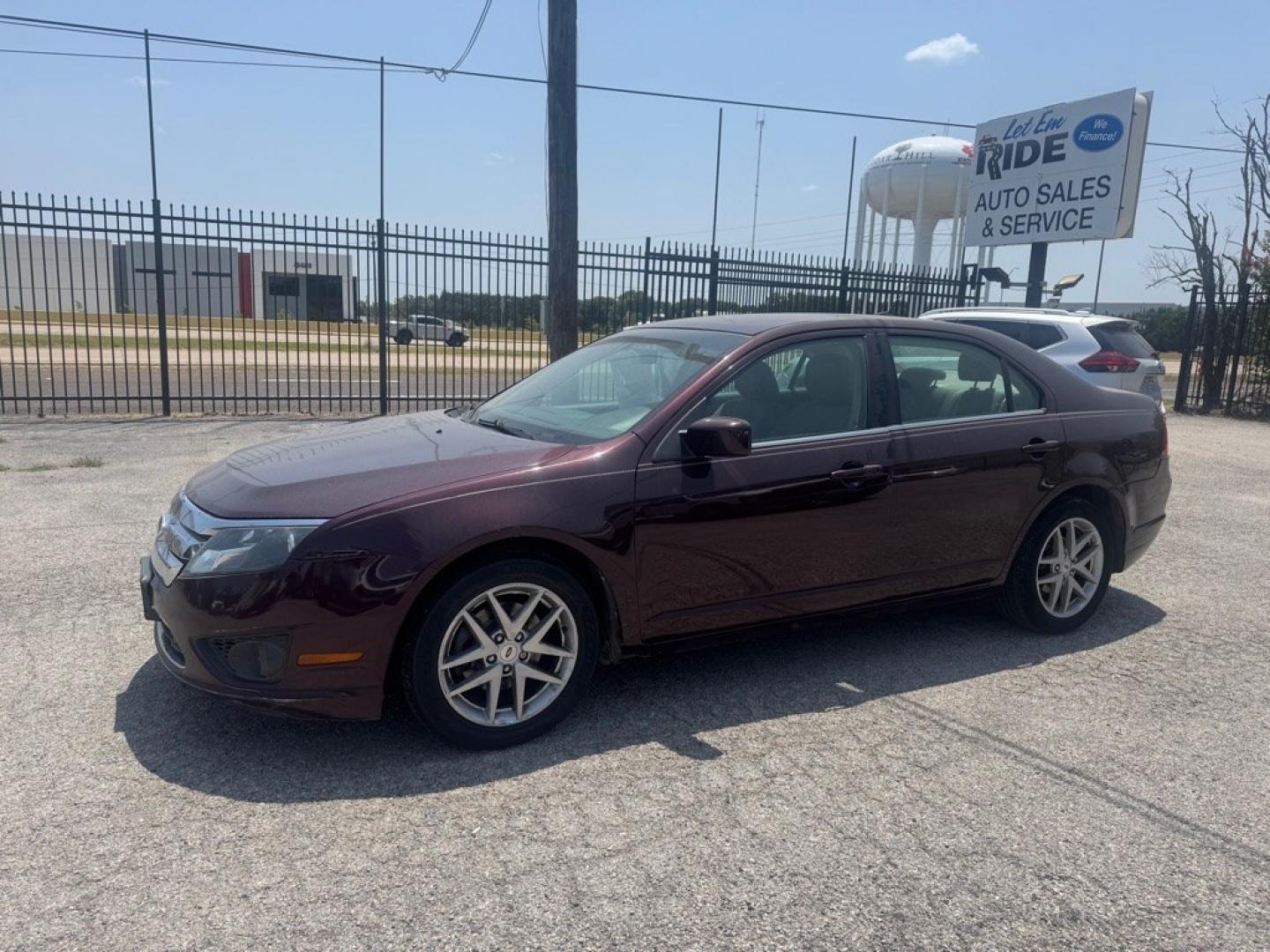2012 MAROON FORD FUSION SE (3FAHP0HA1CR) with an 2.5L engine, Automatic transmission, located at 1507 S Hwy 67, Cedar Hill, TX, 75104, (972) 293-1833, 32.556370, -96.973297- Photo#0