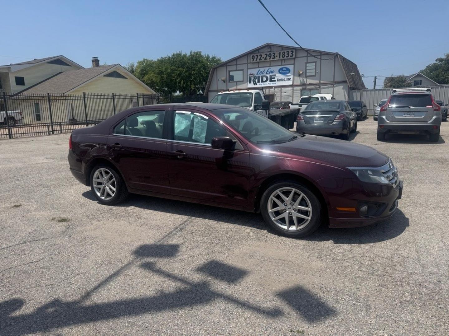 2012 MAROON FORD FUSION SE (3FAHP0HA1CR) with an 2.5L engine, Automatic transmission, located at 1507 S Hwy 67, Cedar Hill, TX, 75104, (972) 293-1833, 32.556370, -96.973297- Photo#2