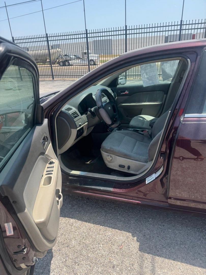 2012 MAROON FORD FUSION SE (3FAHP0HA1CR) with an 2.5L engine, Automatic transmission, located at 1507 S Hwy 67, Cedar Hill, TX, 75104, (972) 293-1833, 32.556370, -96.973297- Photo#3
