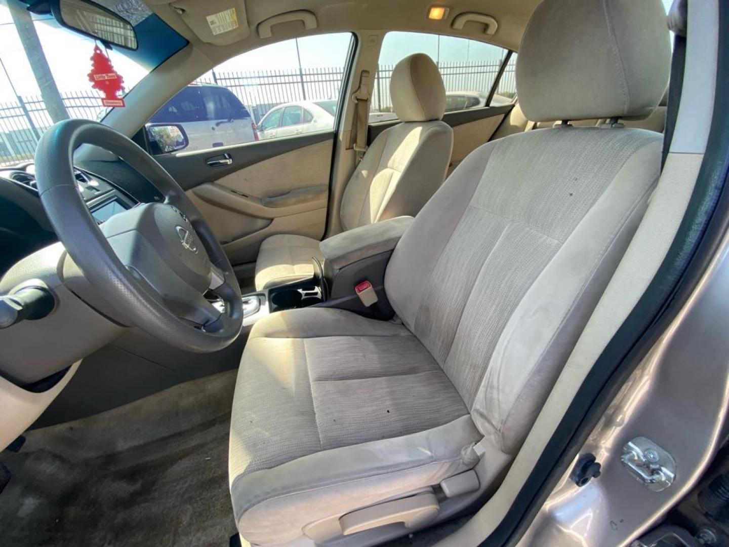 2012 GOLD NISSAN ALTIMA BASE (1N4AL2AP6CC) with an 2.5L engine, Continuously Variable transmission, located at 1507 S Hwy 67, Cedar Hill, TX, 75104, (972) 293-1833, 32.556370, -96.973297 - Photo#5