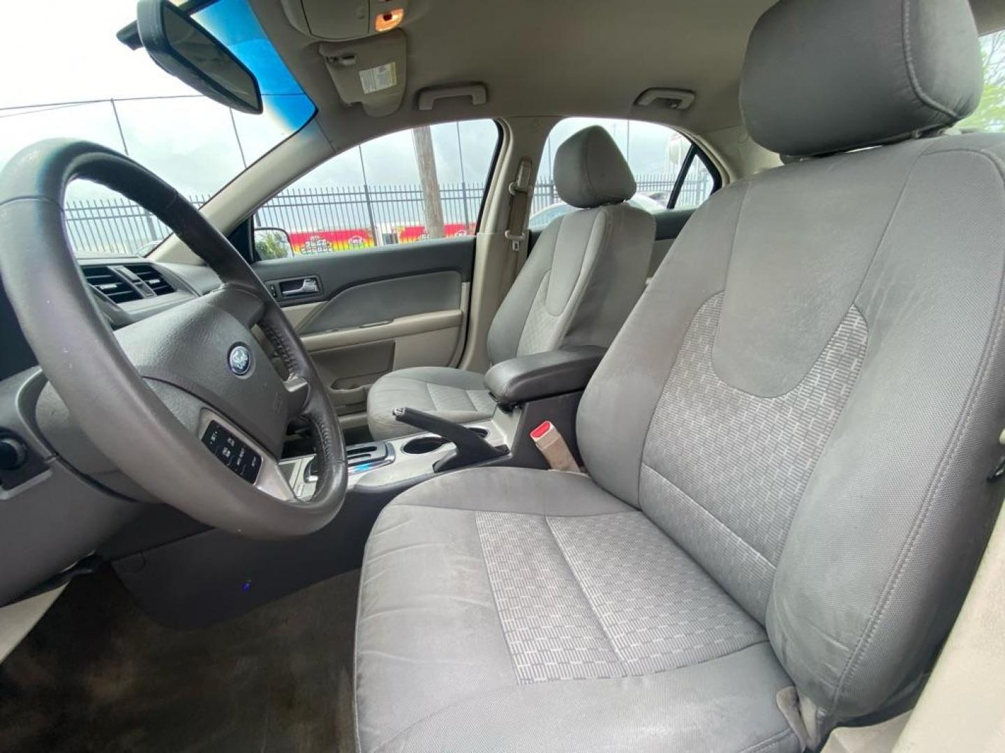 2012 SILVER FORD FUSION SEL (3FAHP0JA3CR) with an 2.5L engine, Automatic transmission, located at 1507 S Hwy 67, Cedar Hill, TX, 75104, (972) 293-1833, 32.556370, -96.973297 - Photo#5