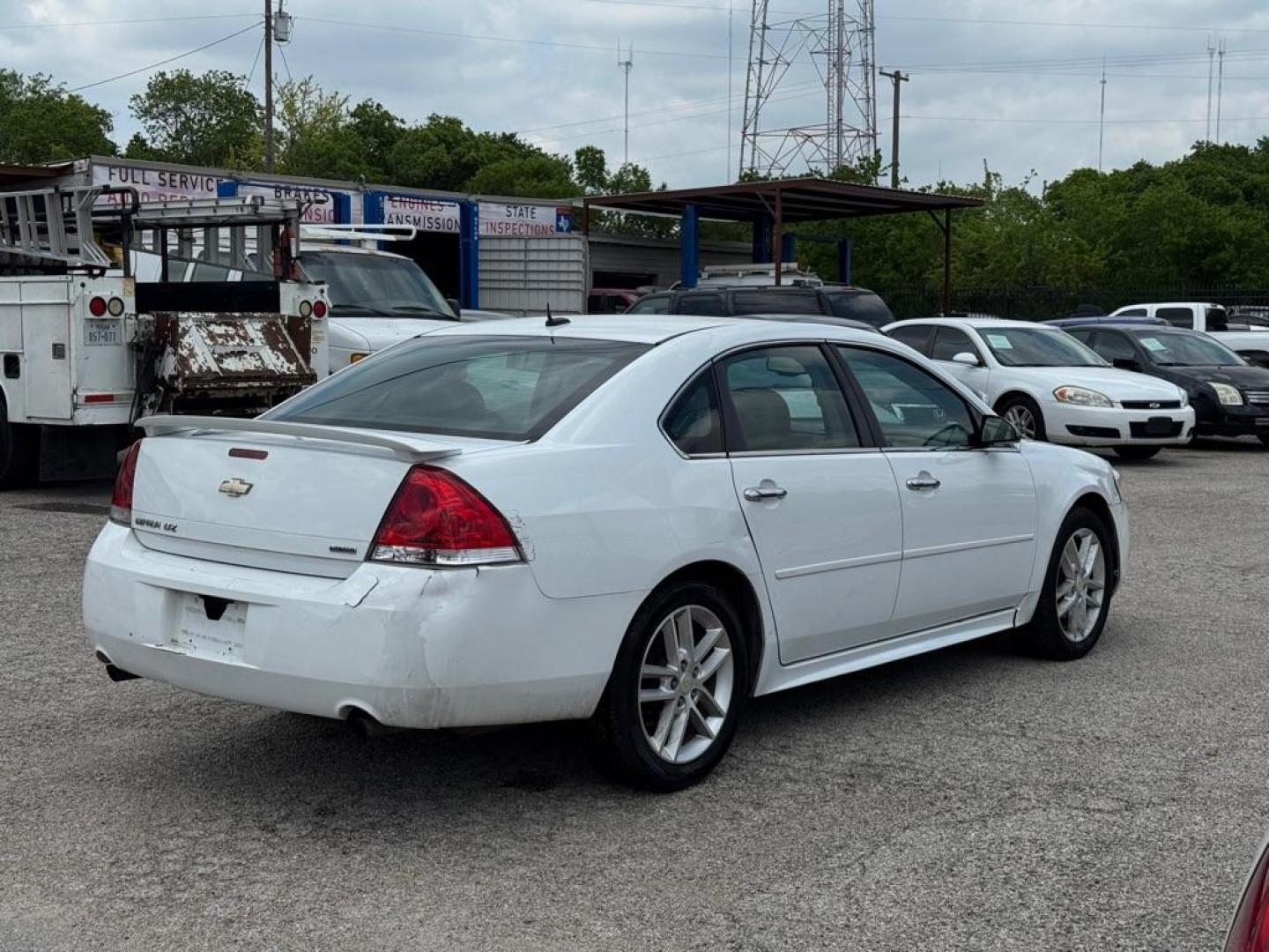 2014 WHITE CHEVROLET IMPALA LIMITED LTZ (2G1WC5E34E1) with an 3.6L engine, Automatic transmission, located at 1507 S Hwy 67, Cedar Hill, TX, 75104, (972) 293-1833, 32.556370, -96.973297 - Photo#2