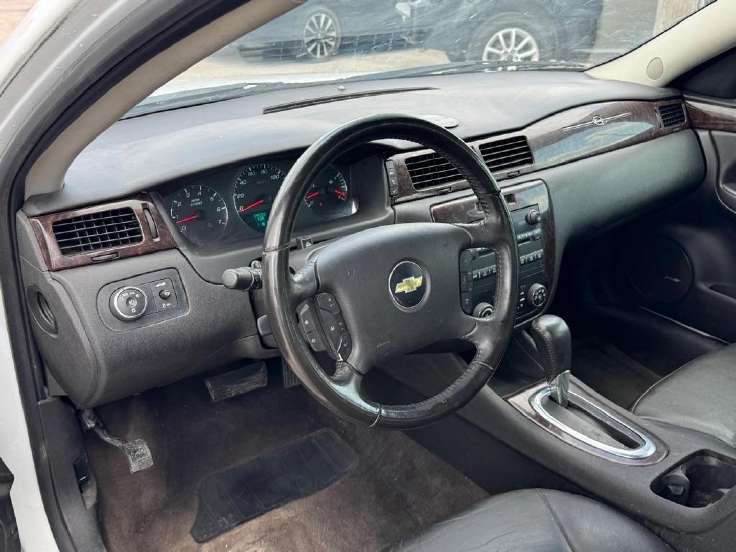 2014 WHITE CHEVROLET IMPALA LIMITED LTZ (2G1WC5E34E1) with an 3.6L engine, Automatic transmission, located at 1507 S Hwy 67, Cedar Hill, TX, 75104, (972) 293-1833, 32.556370, -96.973297 - Photo#4
