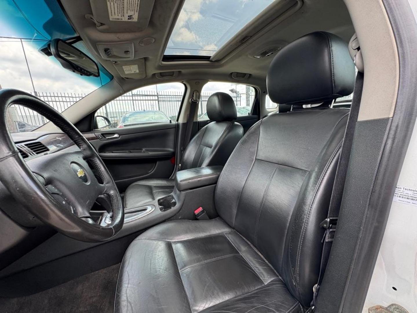 2014 WHITE CHEVROLET IMPALA LIMITED LTZ (2G1WC5E34E1) with an 3.6L engine, Automatic transmission, located at 1507 S Hwy 67, Cedar Hill, TX, 75104, (972) 293-1833, 32.556370, -96.973297 - Photo#5