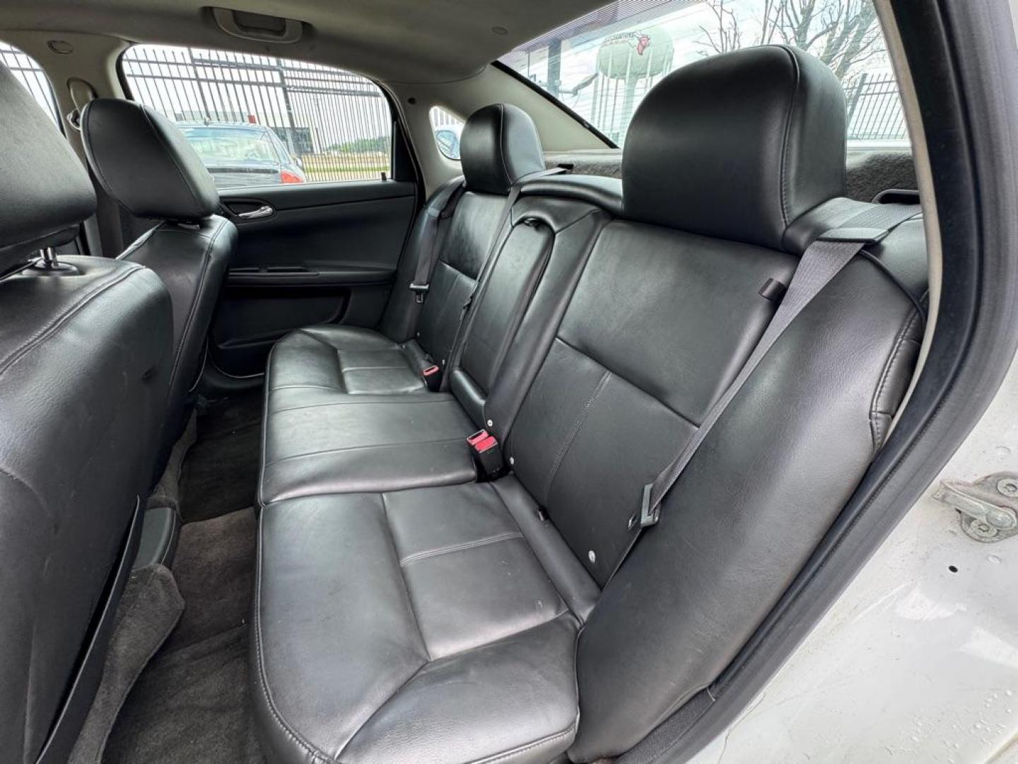 2014 WHITE CHEVROLET IMPALA LIMITED LTZ (2G1WC5E34E1) with an 3.6L engine, Automatic transmission, located at 1507 S Hwy 67, Cedar Hill, TX, 75104, (972) 293-1833, 32.556370, -96.973297 - Photo#6