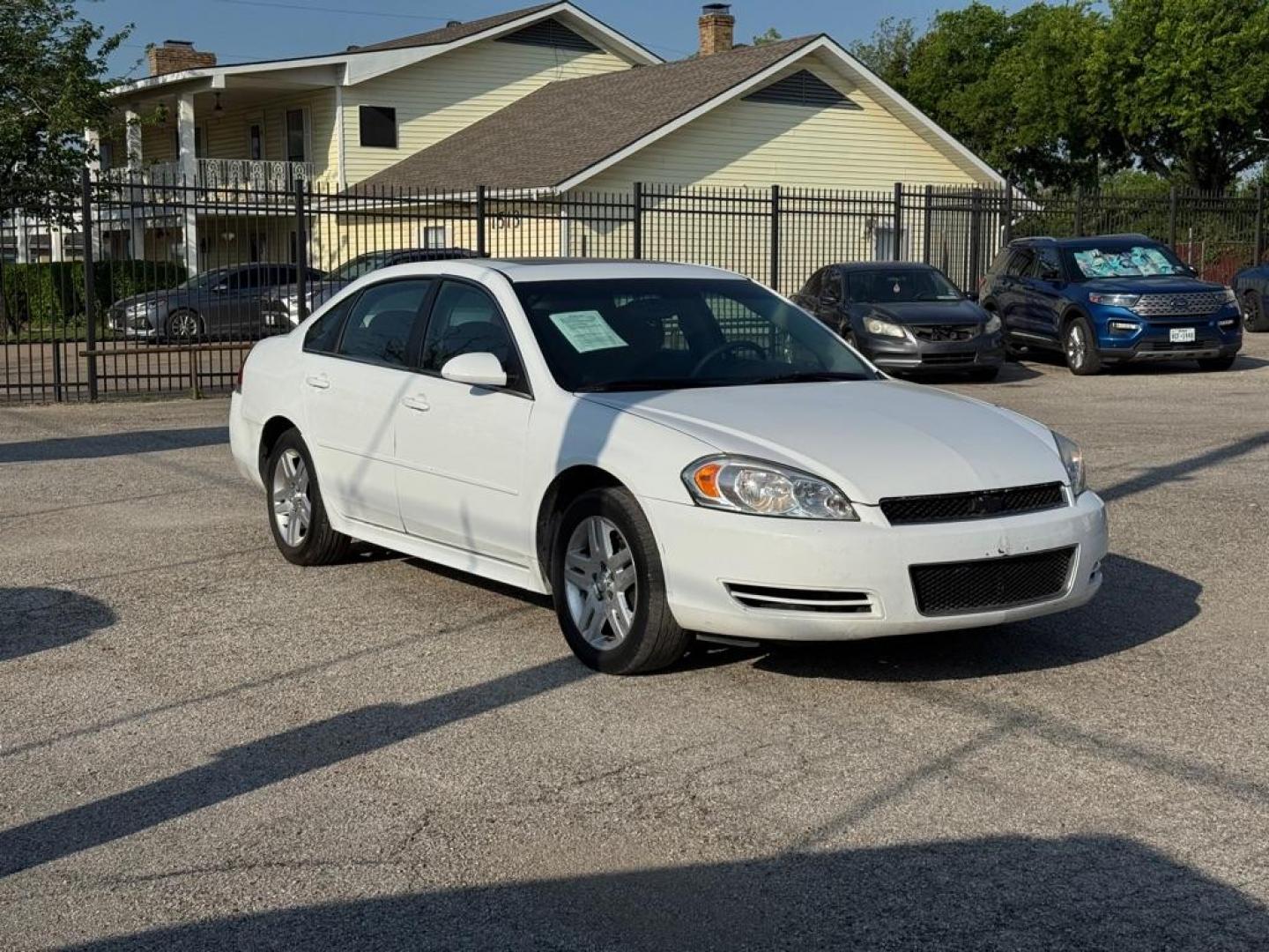 2016 WHITE CHEVROLET IMPALA LIMITED LT (2G1WB5E37G1) with an 3.6L engine, Automatic transmission, located at 1507 S Hwy 67, Cedar Hill, TX, 75104, (972) 293-1833, 32.556370, -96.973297 - Photo#1