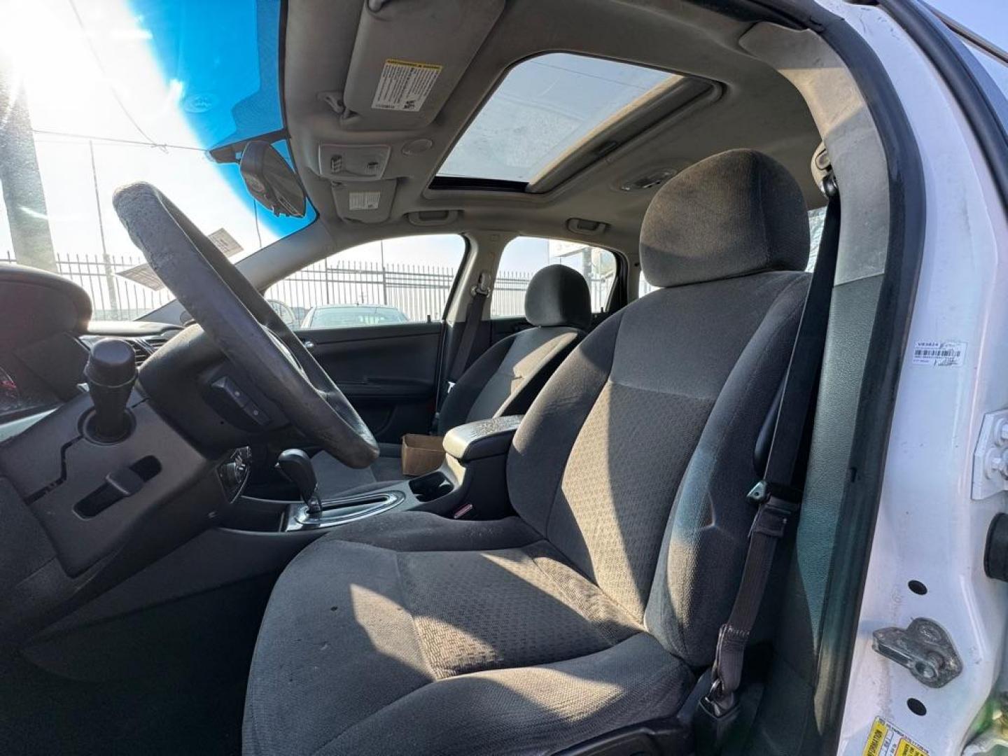 2016 WHITE CHEVROLET IMPALA LIMITED LT (2G1WB5E37G1) with an 3.6L engine, Automatic transmission, located at 1507 S Hwy 67, Cedar Hill, TX, 75104, (972) 293-1833, 32.556370, -96.973297 - Photo#5