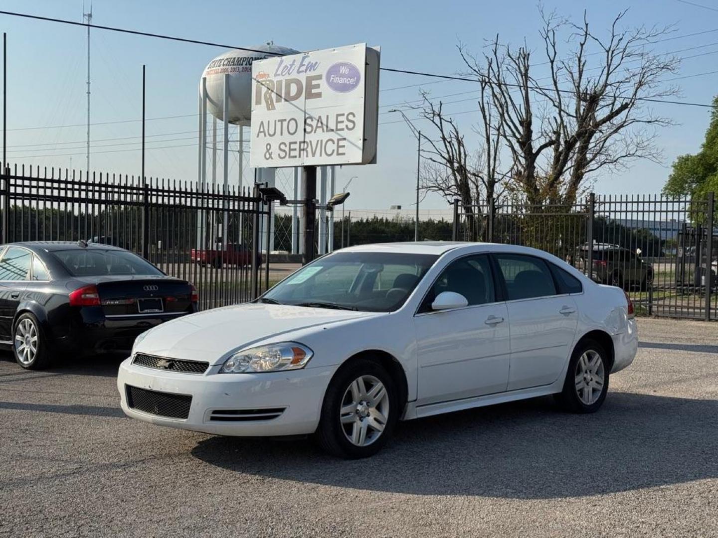 2016 WHITE CHEVROLET IMPALA LIMITED LT (2G1WB5E37G1) with an 3.6L engine, Automatic transmission, located at 1507 S Hwy 67, Cedar Hill, TX, 75104, (972) 293-1833, 32.556370, -96.973297 - Photo#0