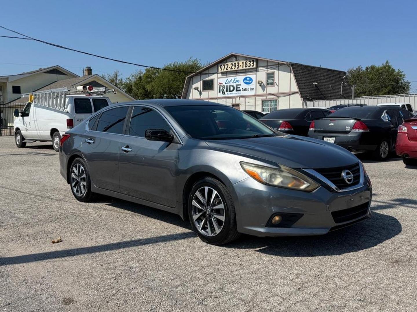 2016 GRAY NISSAN ALTIMA 2.5 (1N4AL3AP4GC) with an 2.5L engine, Continuously Variable transmission, located at 1507 S Hwy 67, Cedar Hill, TX, 75104, (972) 293-1833, 32.556370, -96.973297 - Photo#3