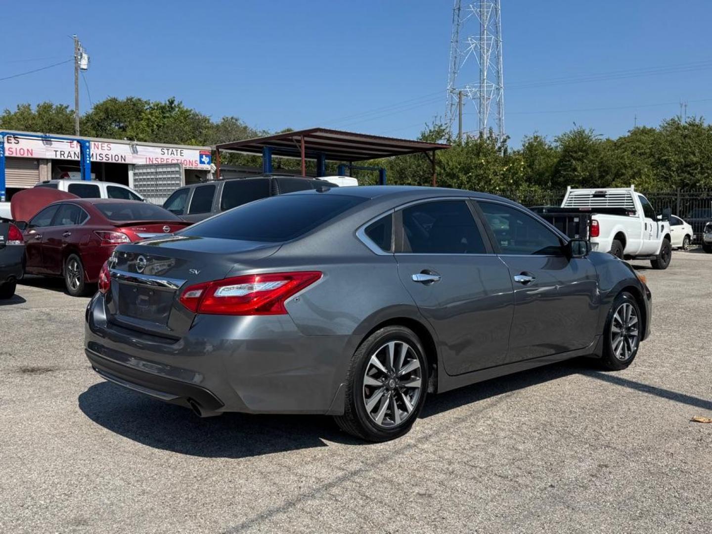 2016 GRAY NISSAN ALTIMA 2.5 (1N4AL3AP4GC) with an 2.5L engine, Continuously Variable transmission, located at 1507 S Hwy 67, Cedar Hill, TX, 75104, (972) 293-1833, 32.556370, -96.973297 - Photo#5