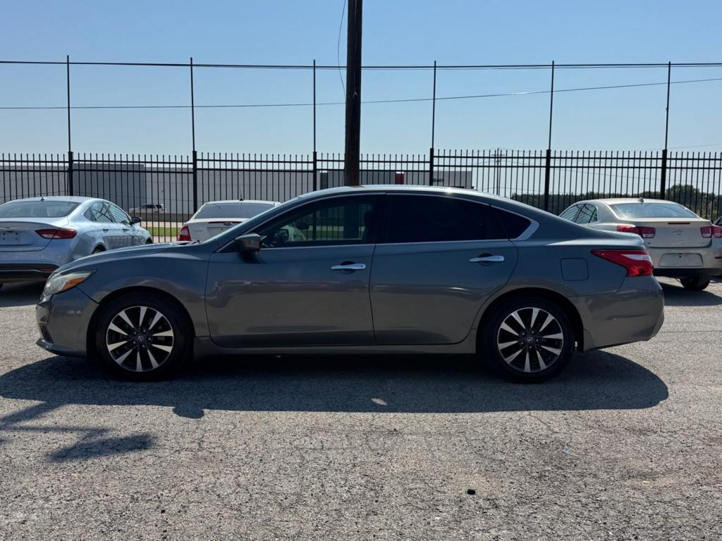 2016 GRAY NISSAN ALTIMA 2.5 (1N4AL3AP4GC) with an 2.5L engine, Continuously Variable transmission, located at 1507 S Hwy 67, Cedar Hill, TX, 75104, (972) 293-1833, 32.556370, -96.973297 - Photo#8