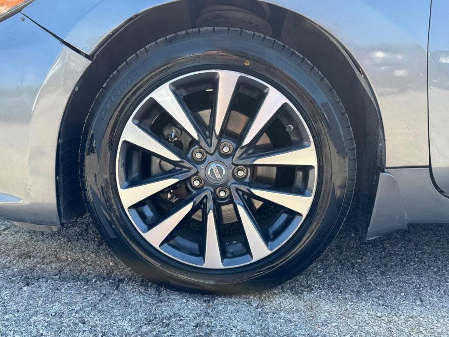 2016 GRAY NISSAN ALTIMA 2.5 (1N4AL3AP4GC) with an 2.5L engine, Continuously Variable transmission, located at 1507 S Hwy 67, Cedar Hill, TX, 75104, (972) 293-1833, 32.556370, -96.973297 - Photo#9