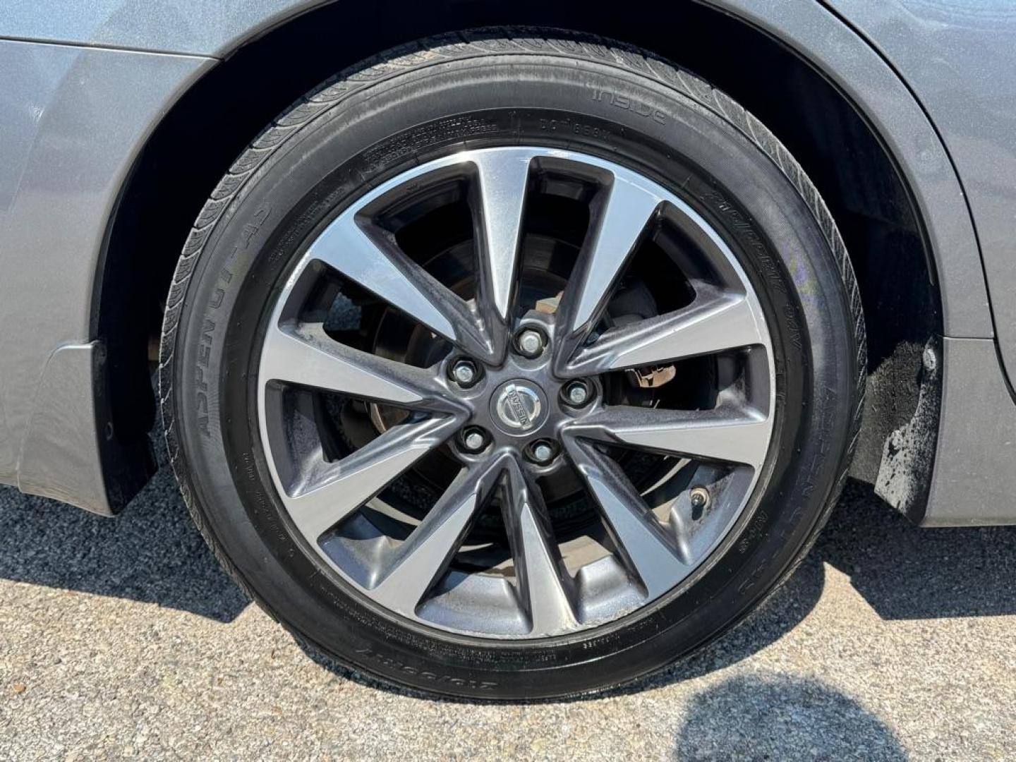 2016 GRAY NISSAN ALTIMA 2.5 (1N4AL3AP4GC) with an 2.5L engine, Continuously Variable transmission, located at 1507 S Hwy 67, Cedar Hill, TX, 75104, (972) 293-1833, 32.556370, -96.973297 - Photo#11