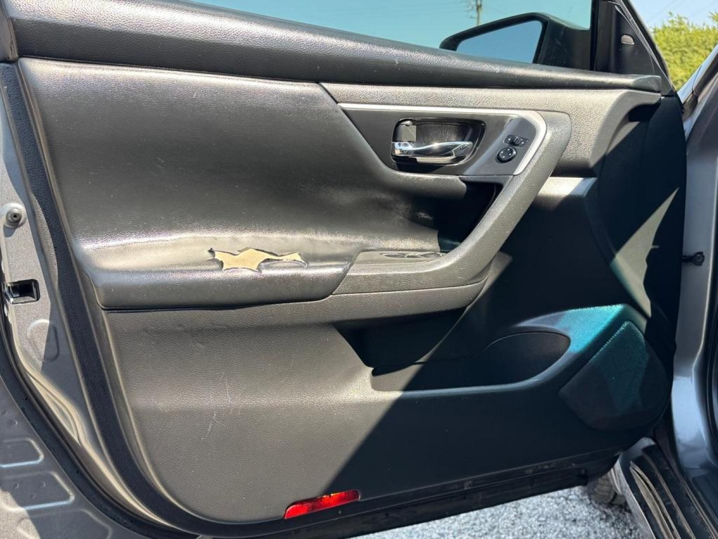 2016 GRAY NISSAN ALTIMA 2.5 (1N4AL3AP4GC) with an 2.5L engine, Continuously Variable transmission, located at 1507 S Hwy 67, Cedar Hill, TX, 75104, (972) 293-1833, 32.556370, -96.973297 - Photo#14