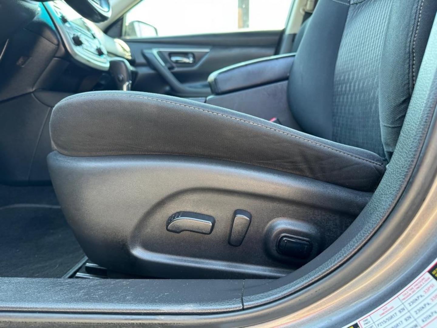 2016 GRAY NISSAN ALTIMA 2.5 (1N4AL3AP4GC) with an 2.5L engine, Continuously Variable transmission, located at 1507 S Hwy 67, Cedar Hill, TX, 75104, (972) 293-1833, 32.556370, -96.973297 - Photo#17