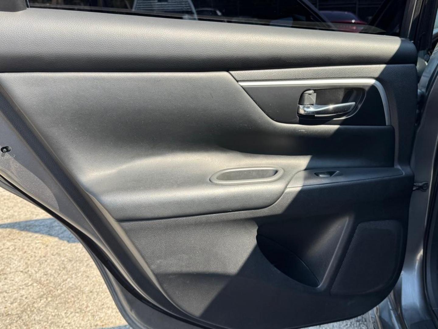 2016 GRAY NISSAN ALTIMA 2.5 (1N4AL3AP4GC) with an 2.5L engine, Continuously Variable transmission, located at 1507 S Hwy 67, Cedar Hill, TX, 75104, (972) 293-1833, 32.556370, -96.973297 - Photo#29