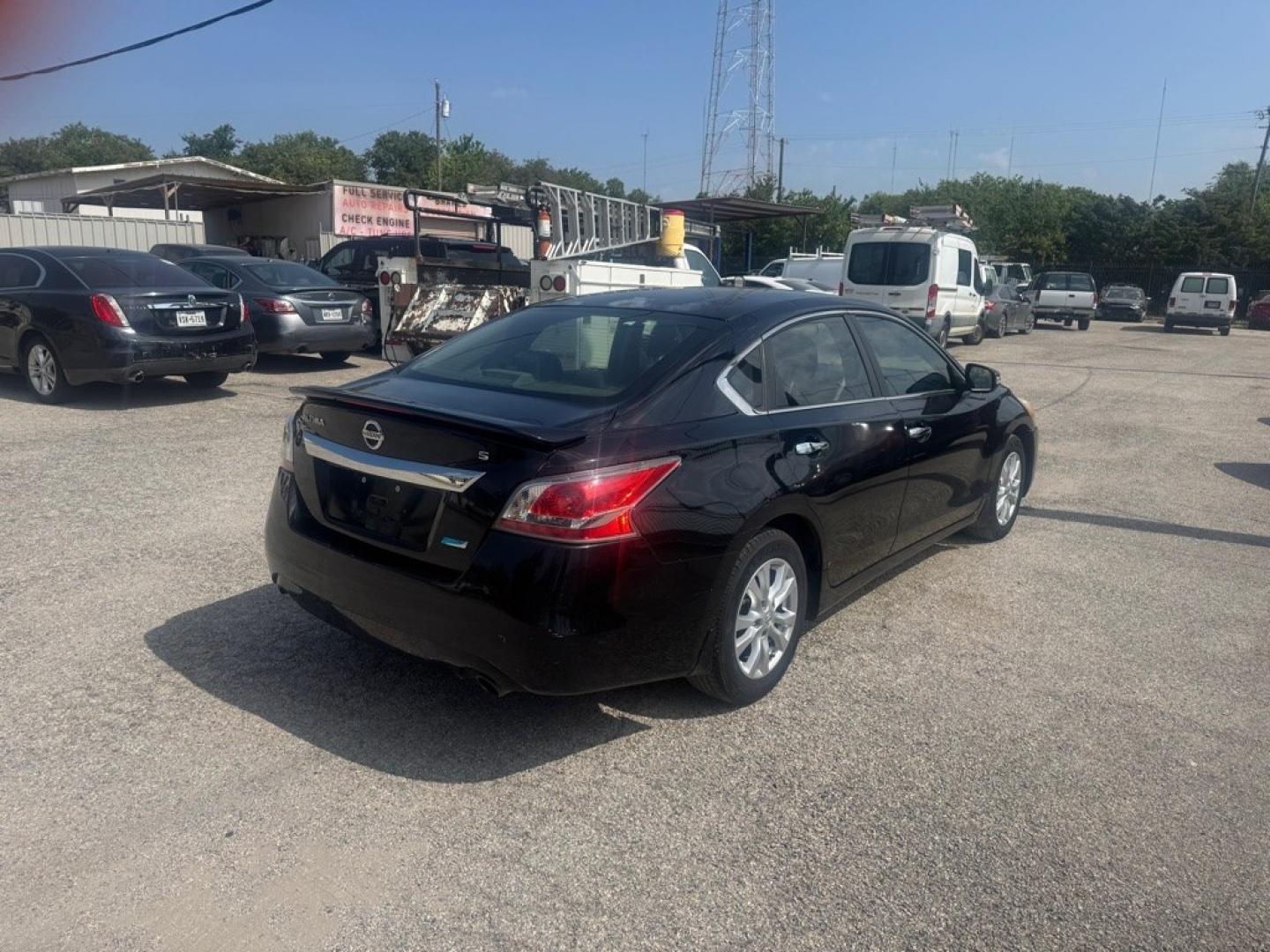 2014 BLACK NISSAN ALTIMA 2.5 (1N4AL3APXEN) with an 2.5L engine, Continuously Variable transmission, located at 1507 S Hwy 67, Cedar Hill, TX, 75104, (972) 293-1833, 32.556370, -96.973297- Photo#2