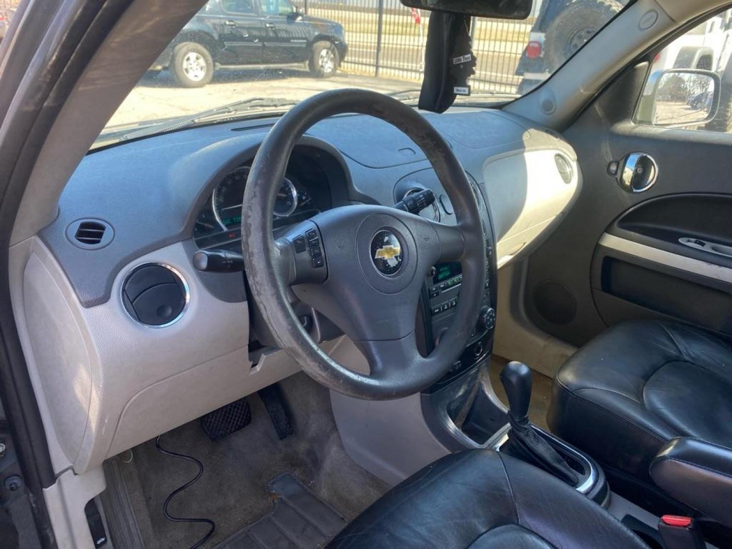 2011 GRAY CHEVROLET HHR LT (3GNBABFW5BS) with an 2.2L engine, Automatic transmission, located at 1507 S Hwy 67, Cedar Hill, TX, 75104, (972) 293-1833, 32.556370, -96.973297 - Photo#4