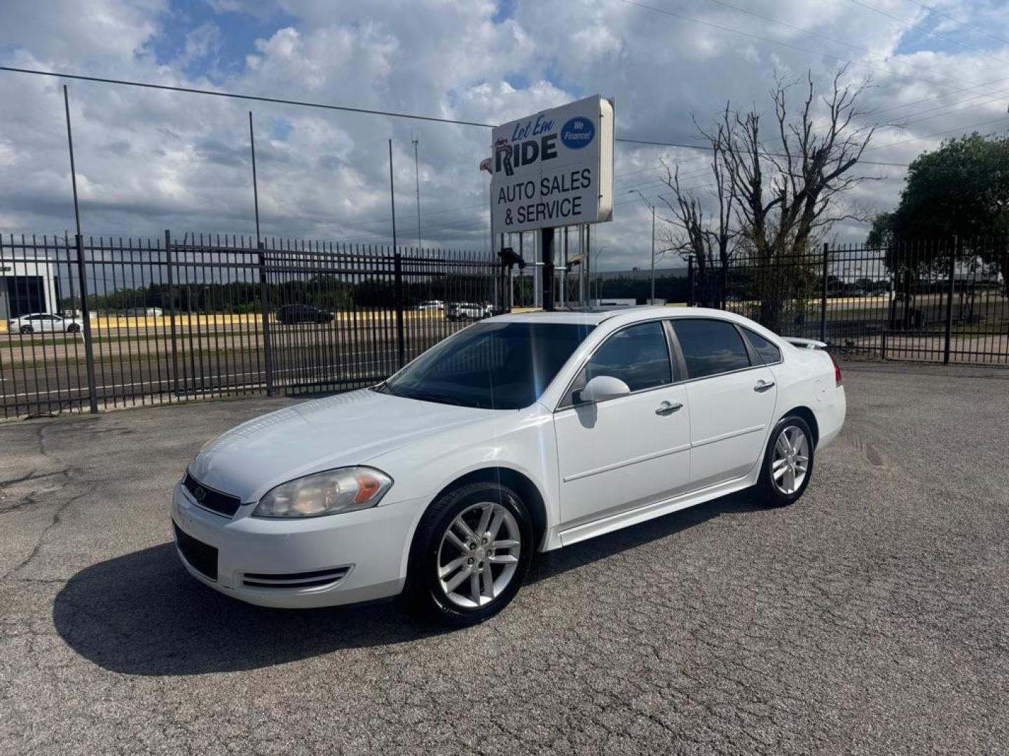 2012 WHITE CHEVROLET IMPALA LTZ (2G1WC5E32C1) with an 3.6L engine, Automatic transmission, located at 1507 S Hwy 67, Cedar Hill, TX, 75104, (972) 293-1833, 32.556370, -96.973297 - Photo#0