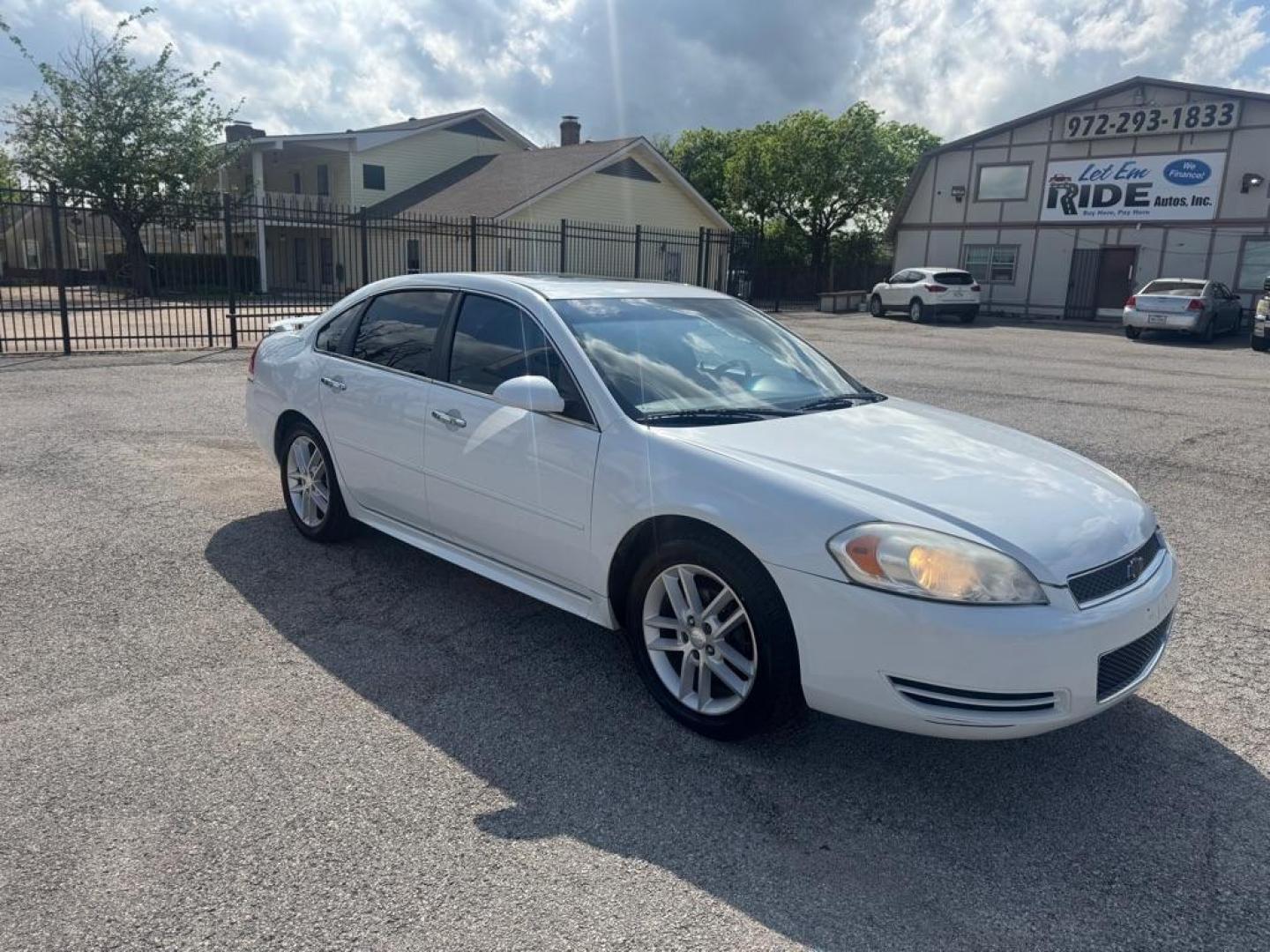 2012 WHITE CHEVROLET IMPALA LTZ (2G1WC5E32C1) with an 3.6L engine, Automatic transmission, located at 1507 S Hwy 67, Cedar Hill, TX, 75104, (972) 293-1833, 32.556370, -96.973297 - Photo#1