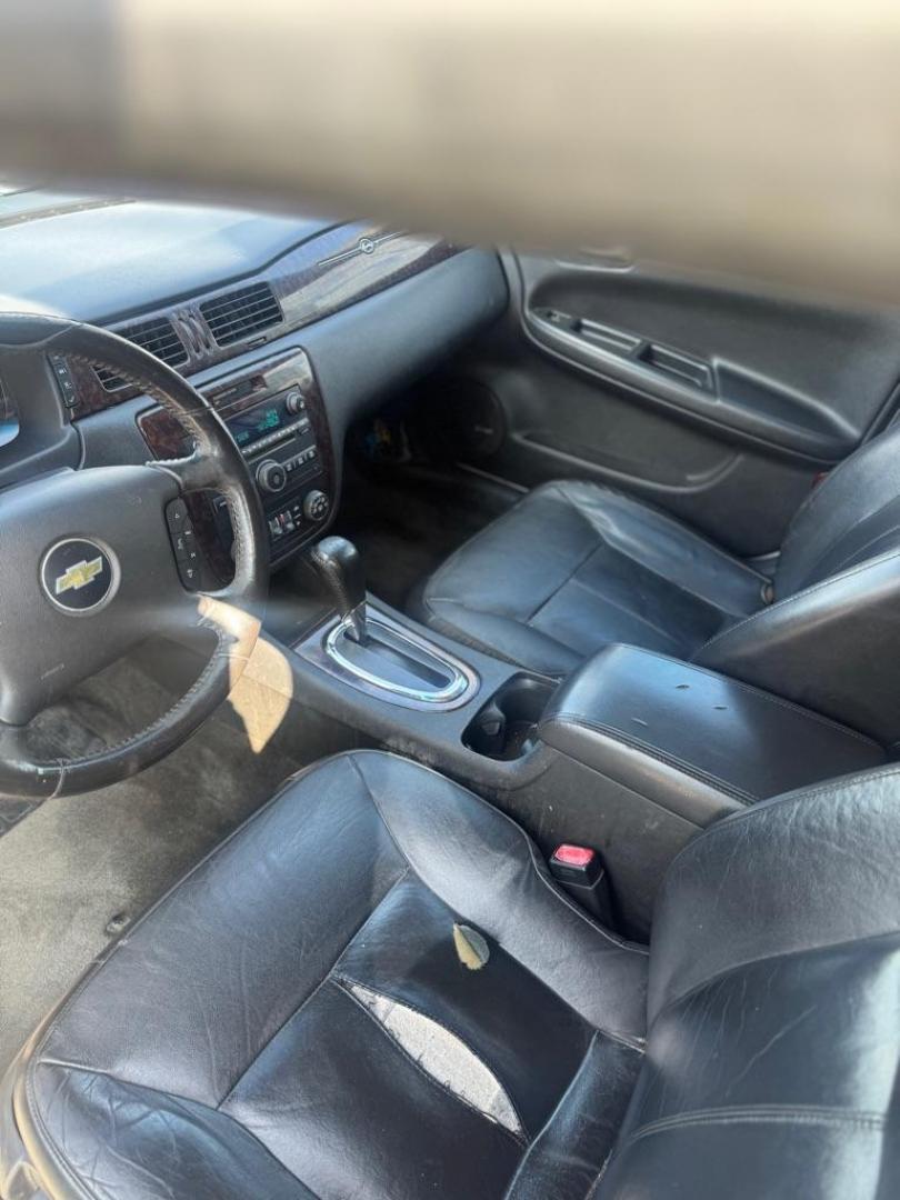 2012 WHITE CHEVROLET IMPALA LTZ (2G1WC5E32C1) with an 3.6L engine, Automatic transmission, located at 1507 S Hwy 67, Cedar Hill, TX, 75104, (972) 293-1833, 32.556370, -96.973297 - Photo#4