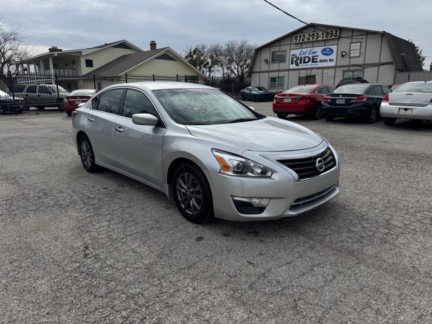 2015 SILVER NISSAN ALTIMA 2.5 (1N4AL3AP2FC) with an 2.5L engine, Continuously Variable transmission, located at 1507 S Hwy 67, Cedar Hill, TX, 75104, (972) 293-1833, 32.556370, -96.973297 - Photo#1