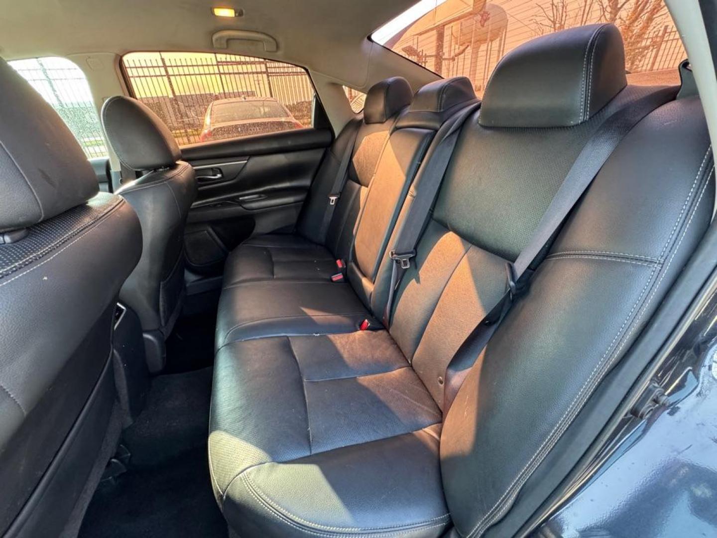 2018 BLUE NISSAN ALTIMA 2.5 (1N4AL3AP6JC) with an 2.5L engine, Continuously Variable transmission, located at 1507 S Hwy 67, Cedar Hill, TX, 75104, (972) 293-1833, 32.556370, -96.973297 - Photo#5