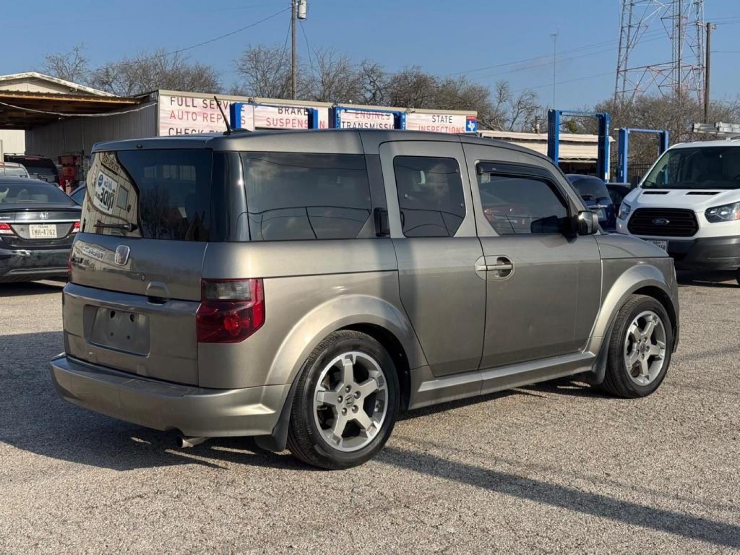 2008 GRAY HONDA ELEMENT SC (5J6YH18988L) with an 2.4L engine, Automatic transmission, located at 1507 S Hwy 67, Cedar Hill, TX, 75104, (972) 293-1833, 32.556370, -96.973297 - Photo#2