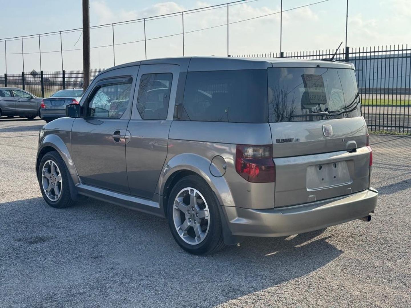 2008 GRAY HONDA ELEMENT SC (5J6YH18988L) with an 2.4L engine, Automatic transmission, located at 1507 S Hwy 67, Cedar Hill, TX, 75104, (972) 293-1833, 32.556370, -96.973297 - Photo#3