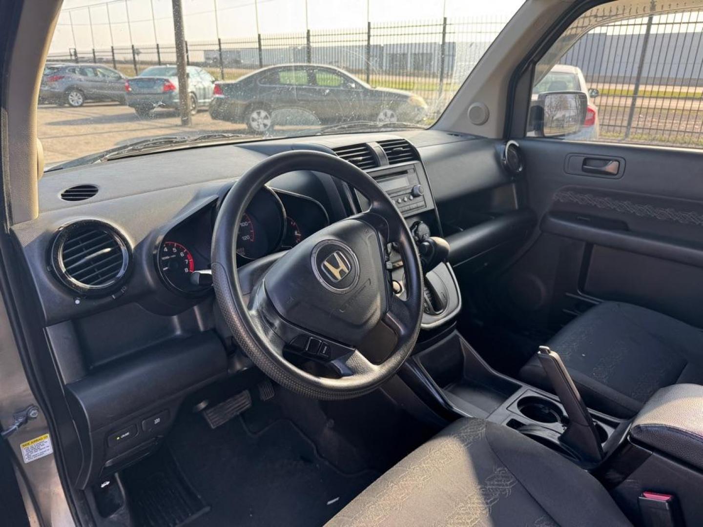 2008 GRAY HONDA ELEMENT SC (5J6YH18988L) with an 2.4L engine, Automatic transmission, located at 1507 S Hwy 67, Cedar Hill, TX, 75104, (972) 293-1833, 32.556370, -96.973297 - Photo#4