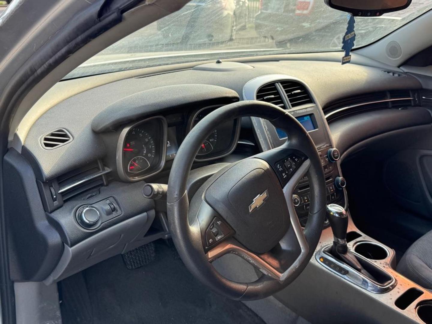 2014 SILVER CHEVROLET MALIBU LS (1G11A5SL1EF) with an 2.5L engine, Automatic transmission, located at 1507 S Hwy 67, Cedar Hill, TX, 75104, (972) 293-1833, 32.556370, -96.973297 - Photo#4