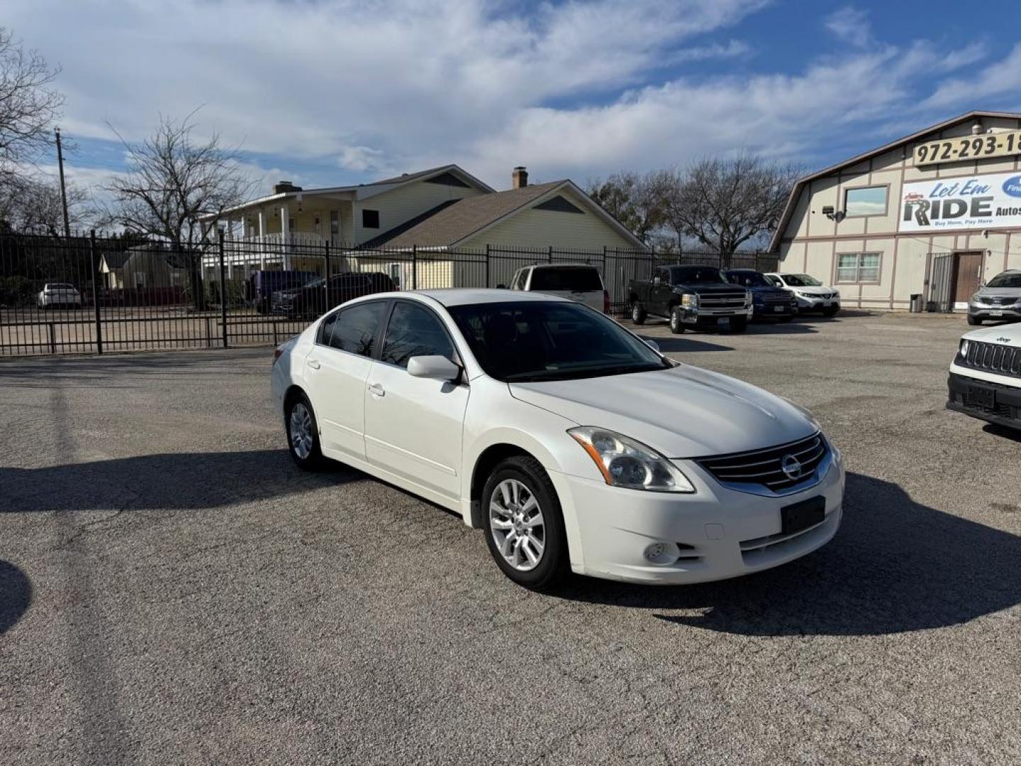 2012 WHITE NISSAN ALTIMA BASE (1N4AL2APXCN) with an 2.5L engine, Continuously Variable transmission, located at 1507 S Hwy 67, Cedar Hill, TX, 75104, (972) 293-1833, 32.556370, -96.973297 - Photo#1