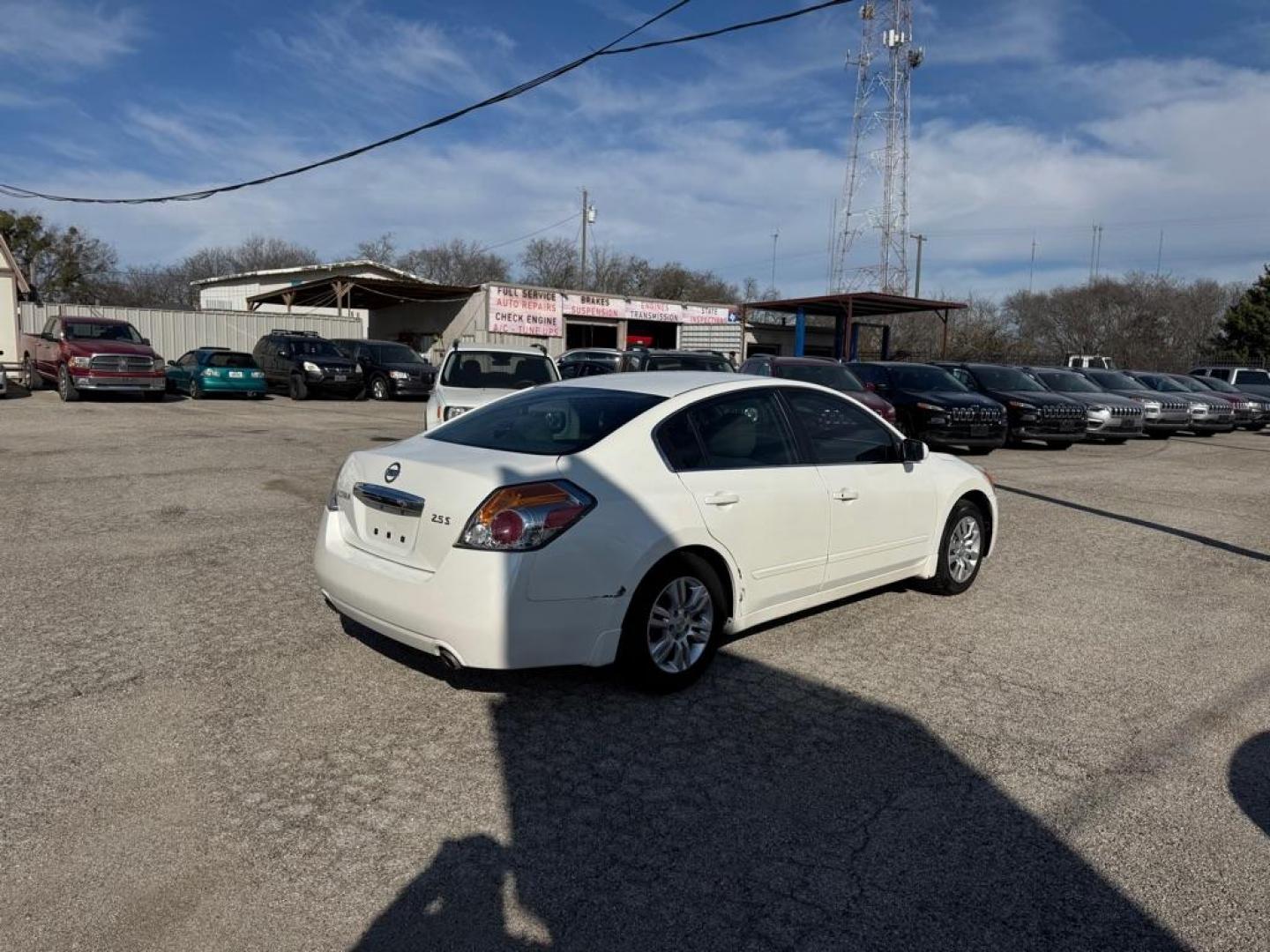 2012 WHITE NISSAN ALTIMA BASE (1N4AL2APXCN) with an 2.5L engine, Continuously Variable transmission, located at 1507 S Hwy 67, Cedar Hill, TX, 75104, (972) 293-1833, 32.556370, -96.973297 - Photo#2