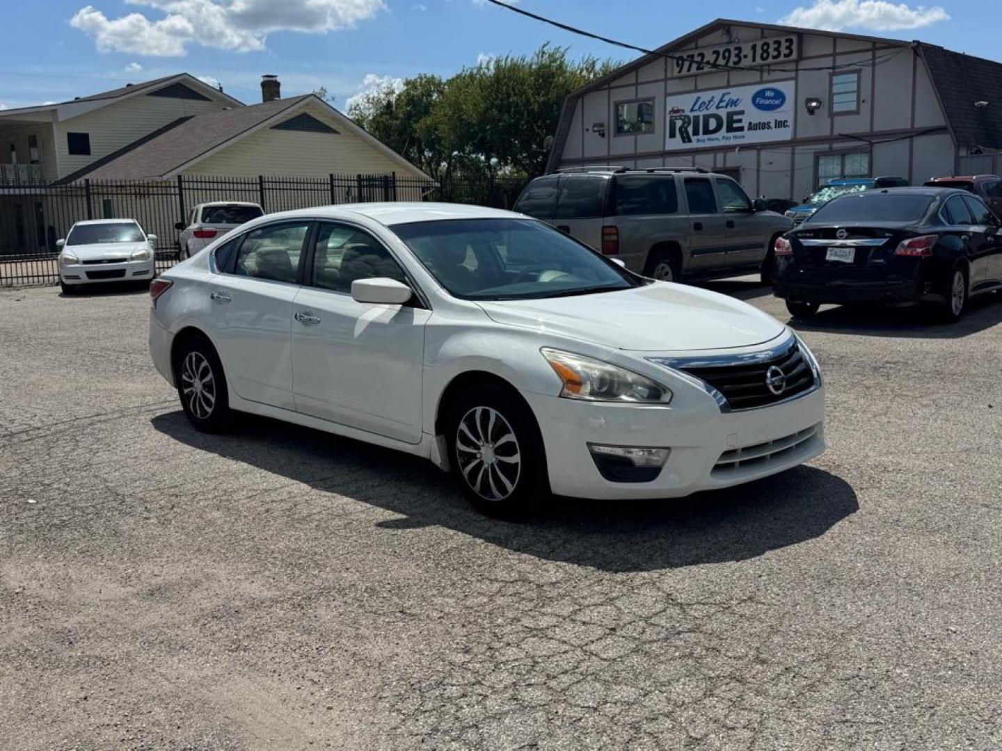 2015 WHITE NISSAN ALTIMA 2.5 (1N4AL3APXFN) with an 2.5L engine, Continuously Variable transmission, located at 1507 S Hwy 67, Cedar Hill, TX, 75104, (972) 293-1833, 32.556370, -96.973297 - Photo#1