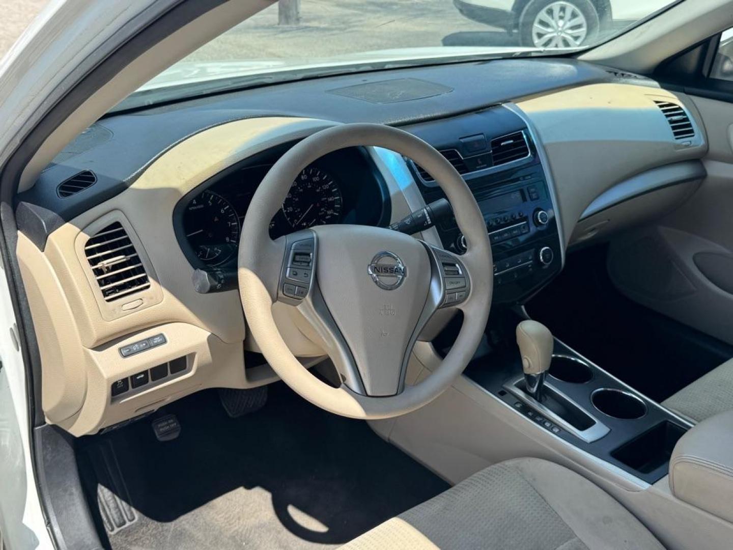 2015 WHITE NISSAN ALTIMA 2.5 (1N4AL3APXFN) with an 2.5L engine, Continuously Variable transmission, located at 1507 S Hwy 67, Cedar Hill, TX, 75104, (972) 293-1833, 32.556370, -96.973297 - Photo#4