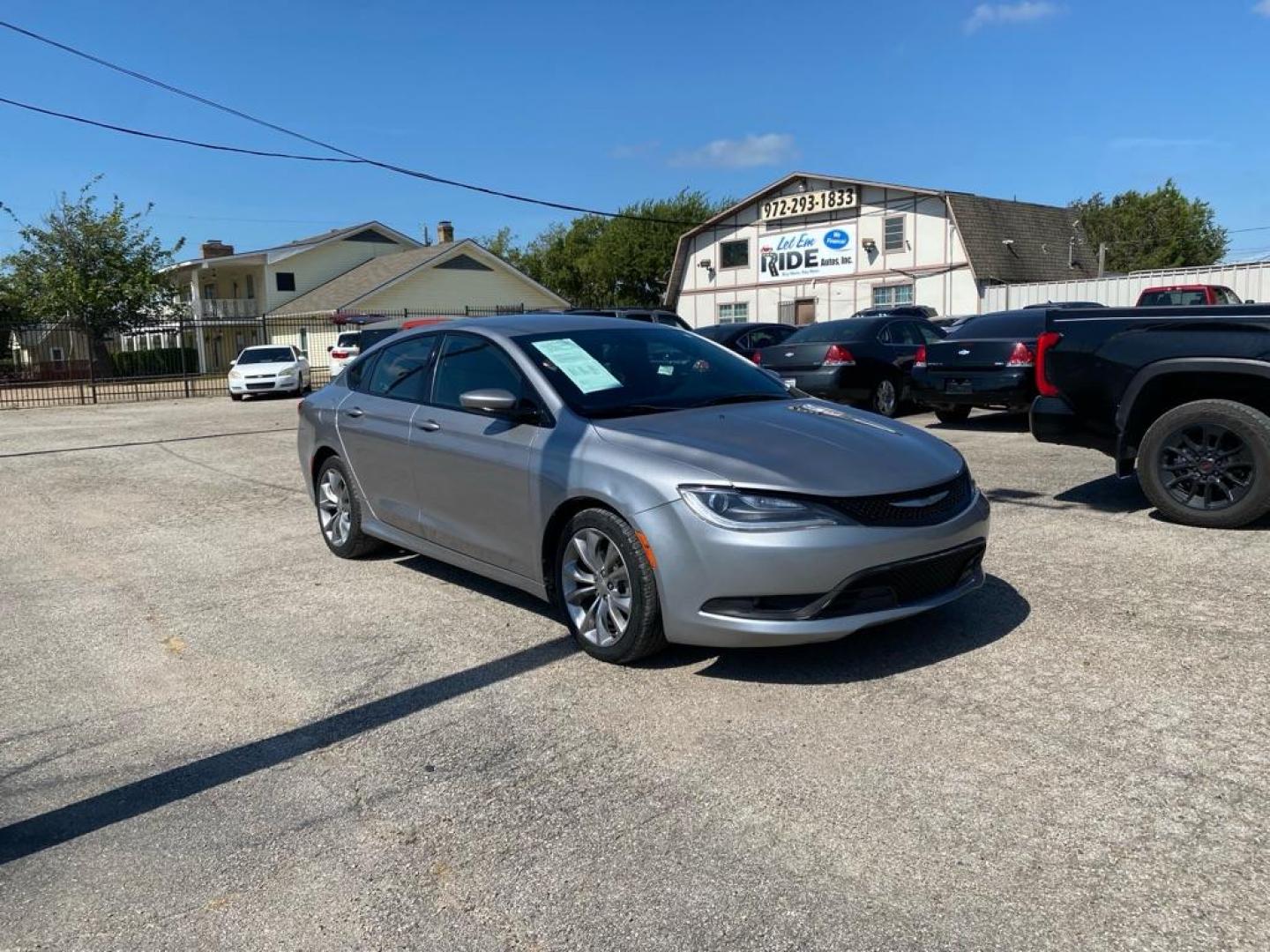 2015 SILVER CHRYSLER 200 S (1C3CCCBB1FN) with an 2.4L engine, Automatic transmission, located at 1507 S Hwy 67, Cedar Hill, TX, 75104, (972) 293-1833, 32.556370, -96.973297 - Photo#1