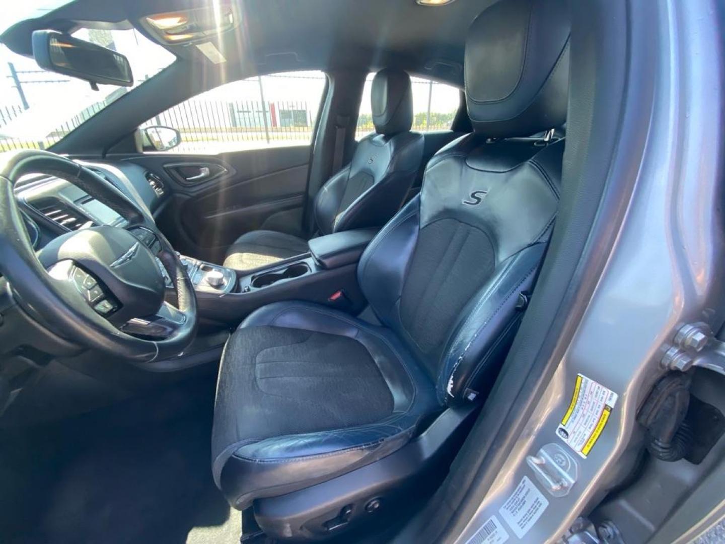 2015 SILVER CHRYSLER 200 S (1C3CCCBB1FN) with an 2.4L engine, Automatic transmission, located at 1507 S Hwy 67, Cedar Hill, TX, 75104, (972) 293-1833, 32.556370, -96.973297 - Photo#5