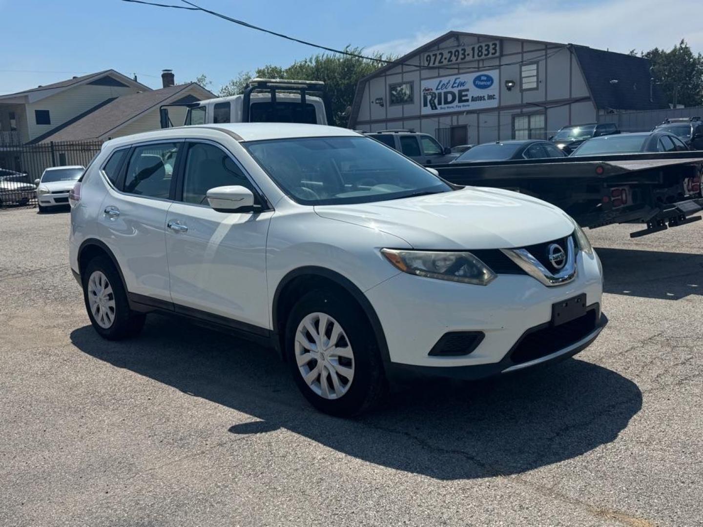 2015 WHITE NISSAN ROGUE S (5N1AT2MV0FC) with an 2.5L engine, Continuously Variable transmission, located at 1507 S Hwy 67, Cedar Hill, TX, 75104, (972) 293-1833, 32.556370, -96.973297 - Photo#1
