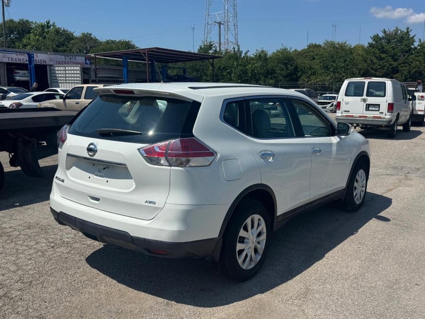 2015 WHITE NISSAN ROGUE S (5N1AT2MV0FC) with an 2.5L engine, Continuously Variable transmission, located at 1507 S Hwy 67, Cedar Hill, TX, 75104, (972) 293-1833, 32.556370, -96.973297 - Photo#2
