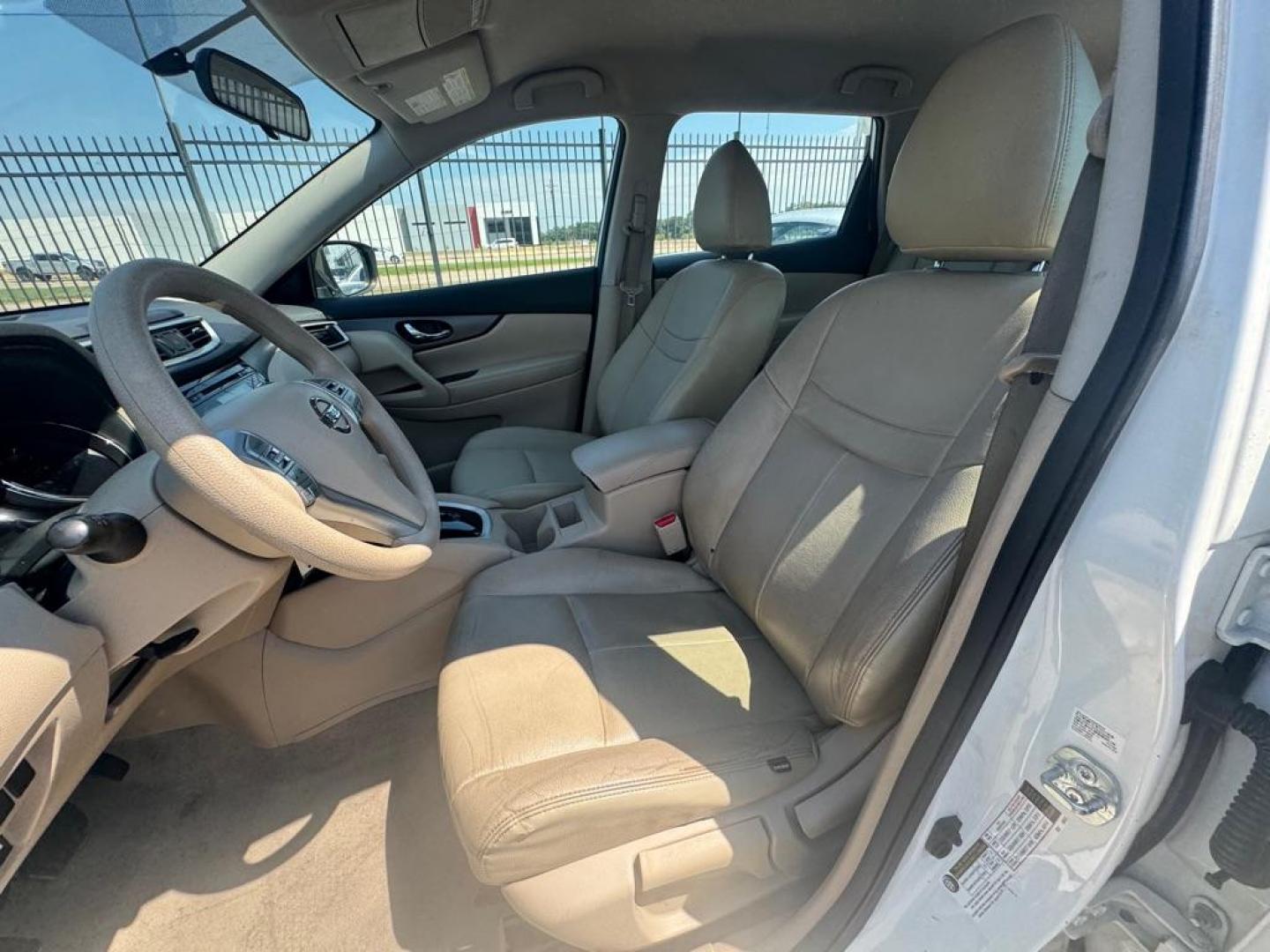 2015 WHITE NISSAN ROGUE S (5N1AT2MV0FC) with an 2.5L engine, Continuously Variable transmission, located at 1507 S Hwy 67, Cedar Hill, TX, 75104, (972) 293-1833, 32.556370, -96.973297 - Photo#5