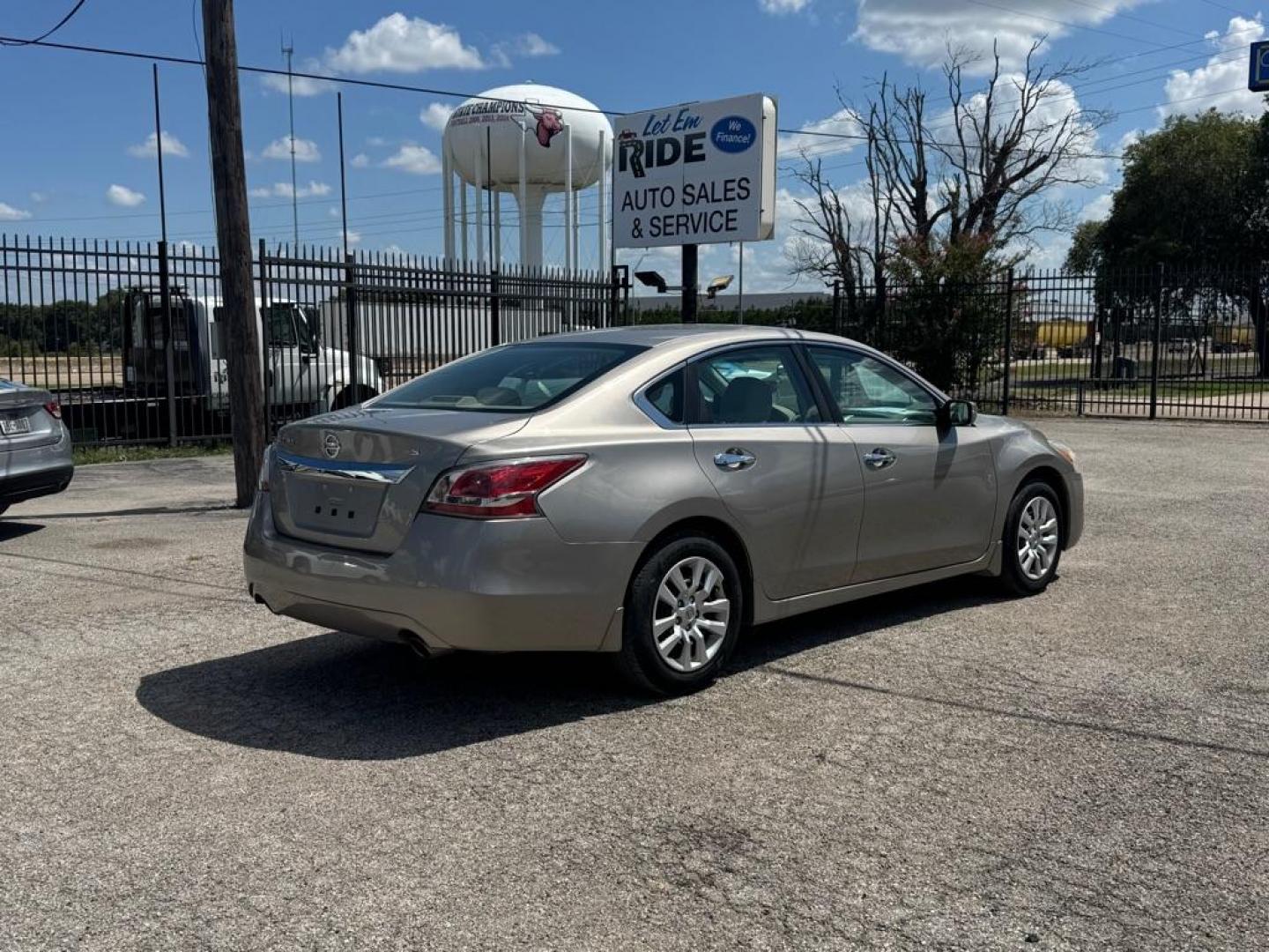 2015 TAN NISSAN ALTIMA 2.5 (1N4AL3AP7FC) with an 2.5L engine, Continuously Variable transmission, located at 1507 S Hwy 67, Cedar Hill, TX, 75104, (972) 293-1833, 32.556370, -96.973297 - Photo#2
