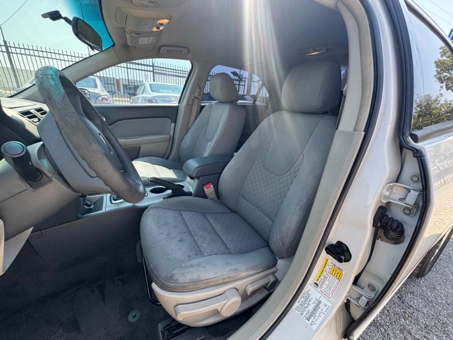 2012 WHITE FORD FUSION S (3FAHP0GA2CR) with an 2.5L engine, Automatic transmission, located at 1507 S Hwy 67, Cedar Hill, TX, 75104, (972) 293-1833, 32.556370, -96.973297 - Photo#5