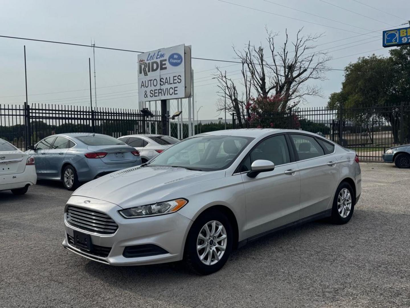 2016 SILVER FORD FUSION S (3FA6P0G71GR) with an 2.5L engine, Automatic transmission, located at 1507 S Hwy 67, Cedar Hill, TX, 75104, (972) 293-1833, 32.556370, -96.973297 - Photo#0